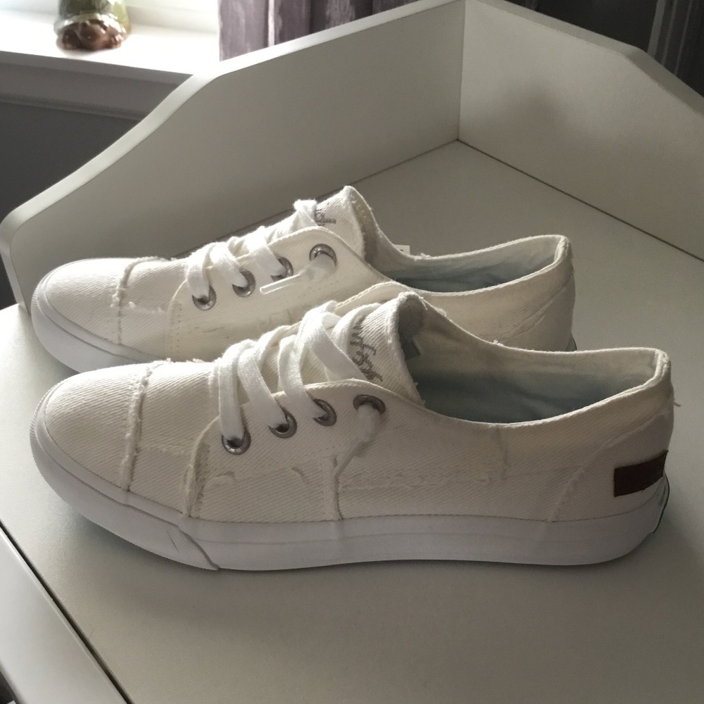 Blowfish Maxine Canvas Sneaker Size 8.5